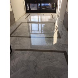 Marbre Blanc Carrara au meilleur tarif, directement de nos carrières à votre chantier.